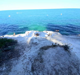 Sirolo - Tuffo fatale per una ragazza alla scogliera dei Lavi
